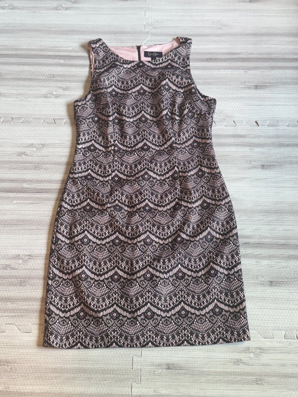 Jessica Simpson Women's Bonded Lace Sleeveless Dress